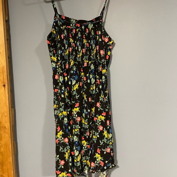 Beautiful floral dress - Picture 2 of 6